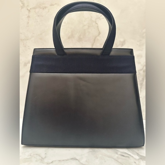 Salvatore Ferragamo Vara Ribbon Leather Tote
Pre loved - Picture 4 of 14